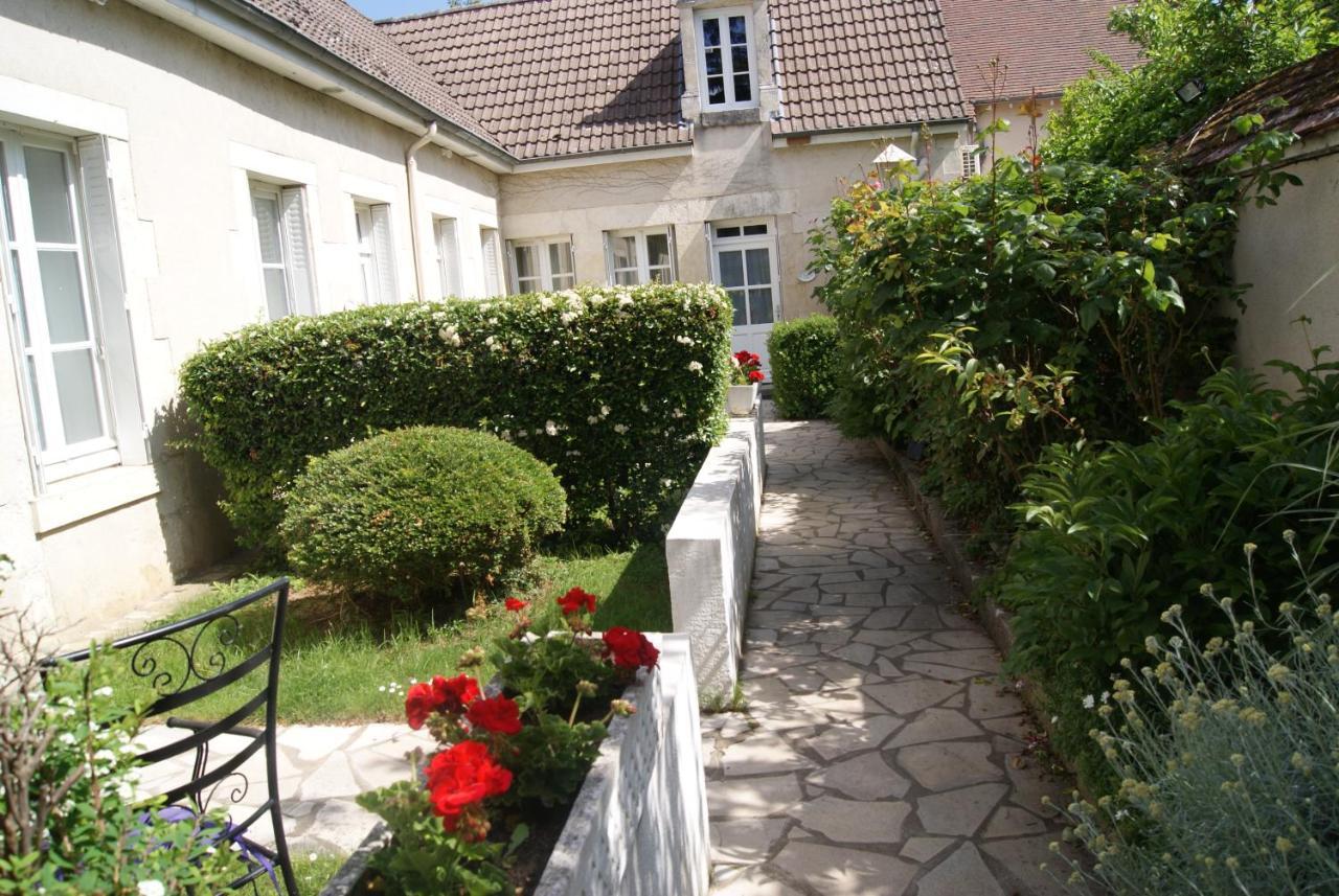Hotel La Cognette A 25 Kilometres De Chateauroux Et 30 Kilometres De Bourges 이수둔 외부 사진